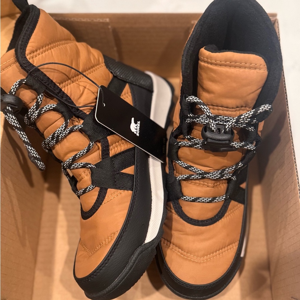 Sorel Tan and Black Short Lace Boots